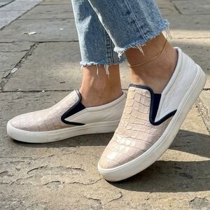 Blush croco embossed vince sneakers EUC ❤️